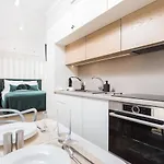 아파트 Inpoint G11 Near Old Town & Kazimierz District & Optional Paid Parking *